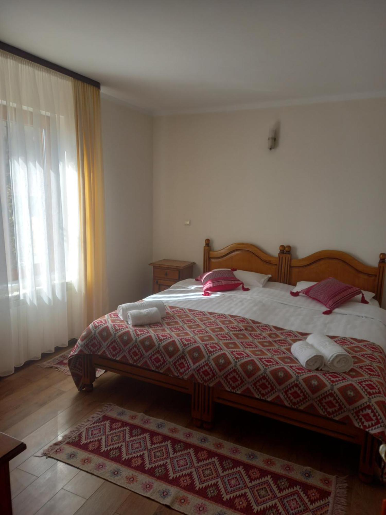 Pensiunea Alunis Hotel ซาโดวา ภายนอก รูปภาพ